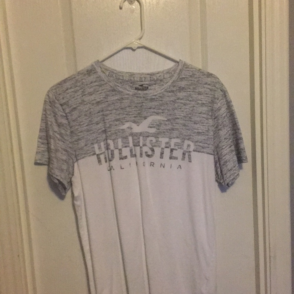 Hollister logo tee